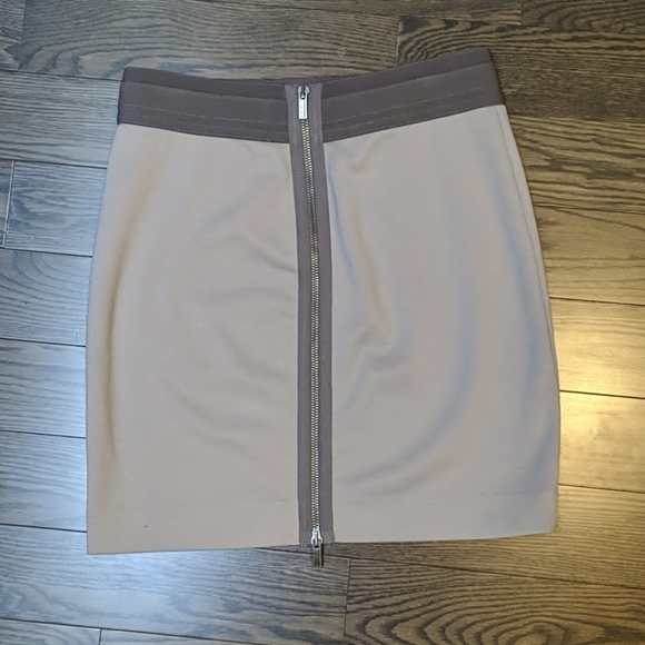 BCBG mini skirt - Picture 2 of 5